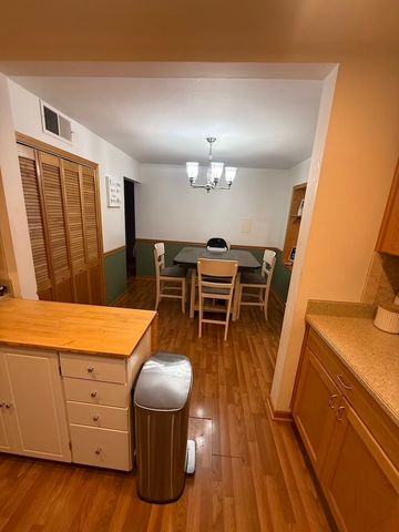 8253 N Washington Street, Niles, IL 60714