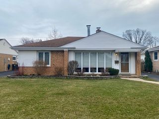 8253 N Washington Street, Niles, IL 60714