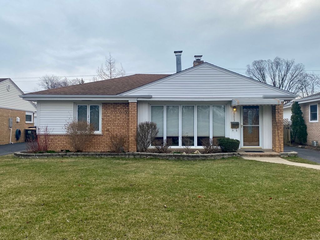 8253 N Washington Street, Niles, IL 60714