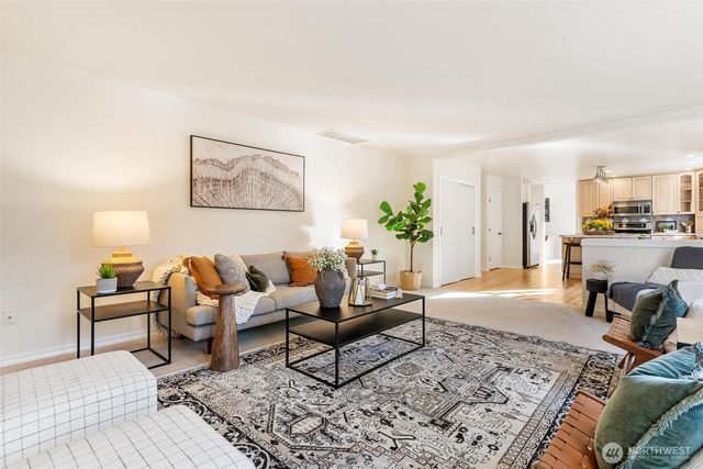 24419 214th Avenue SE, Maple Valley, WA 98038