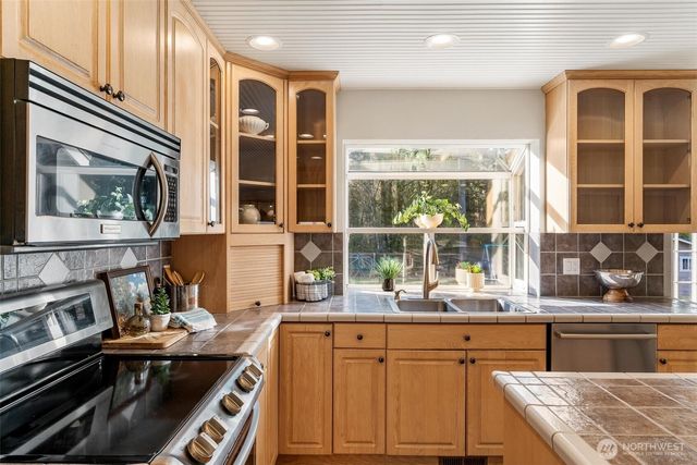 24419 214th Avenue SE, Maple Valley, WA 98038