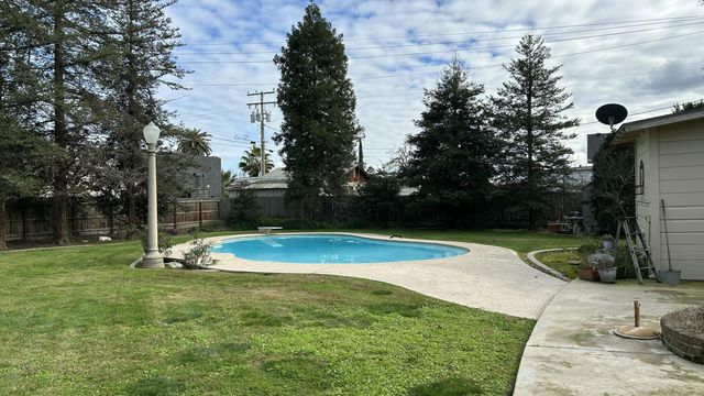 234 S D Street, Tulare, CA 93274