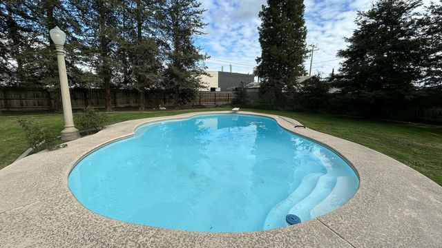 234 S D Street, Tulare, CA 93274