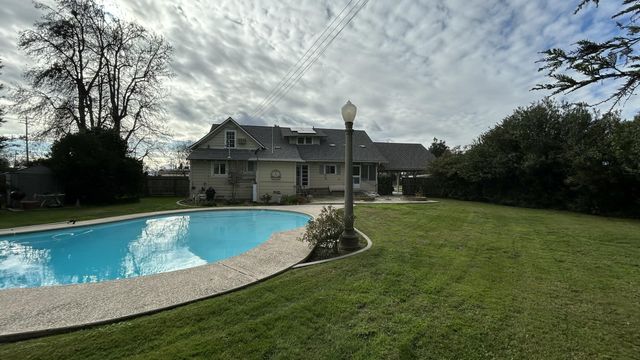 234 S D Street, Tulare, CA 93274