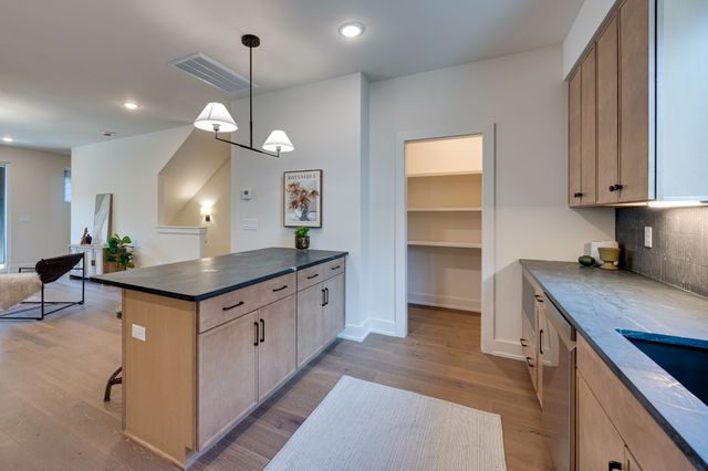 975 Dozier Pl 4*, Nashville, TN 37216