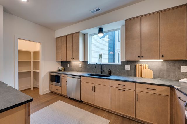 975 Dozier Pl 4*, Nashville, TN 37216