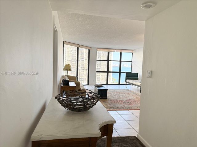 1925 Brickell Ave 1403, Miami, FL 33129