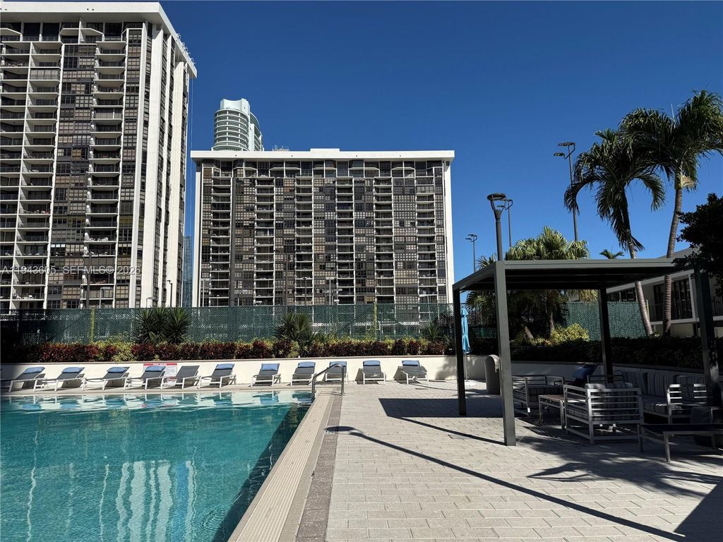 1925 Brickell Ave 1403, Miami, FL 33129