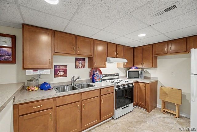 2322 Hobblebush Lane, Hamburg, NY 14085
