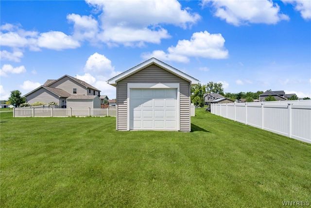 2322 Hobblebush Lane, Hamburg, NY 14085