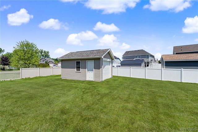 2322 Hobblebush Lane, Hamburg, NY 14085