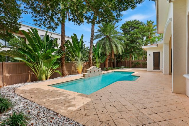 260 NE WAVECREST Court, Boca Raton, FL 33432