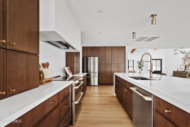 5701 E WINDROSE Drive, Scottsdale, AZ 85254