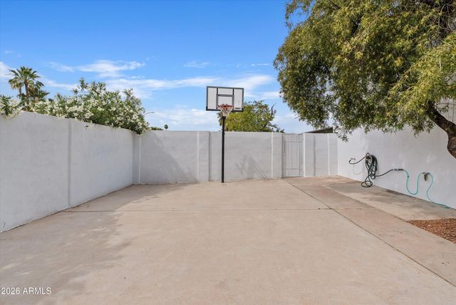 5701 E WINDROSE Drive, Scottsdale, AZ 85254