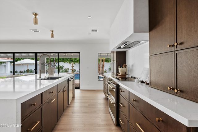 5701 E WINDROSE Drive, Scottsdale, AZ 85254