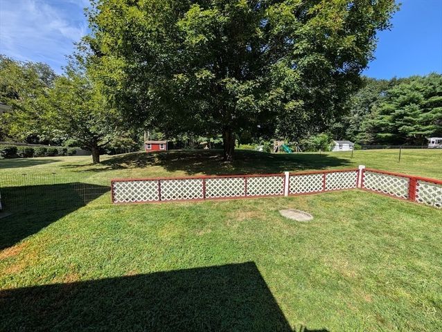 10 Harrington Rd, Charlton, MA 01507