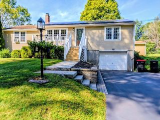 10 Harrington Rd, Charlton, MA 01507