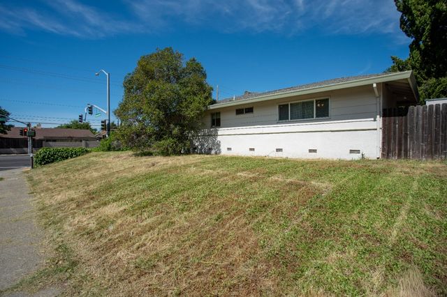 11990 Fair Oaks Blvd, Fair Oaks, CA 95628