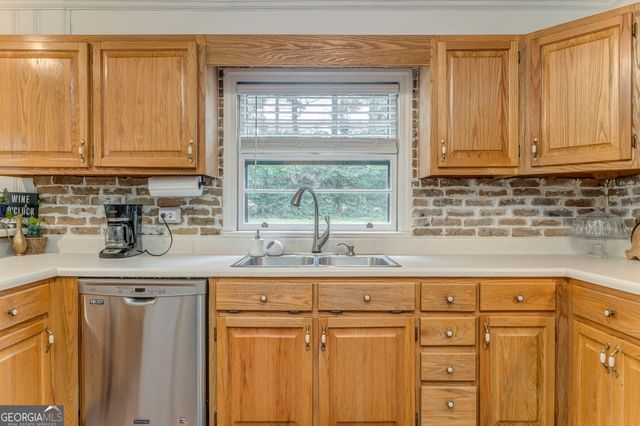 394 Roseway Circle, Summerville, GA 30747