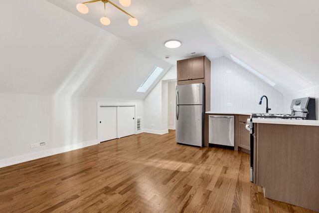 3300 W Pershing Road 3R, Chicago, IL 60632