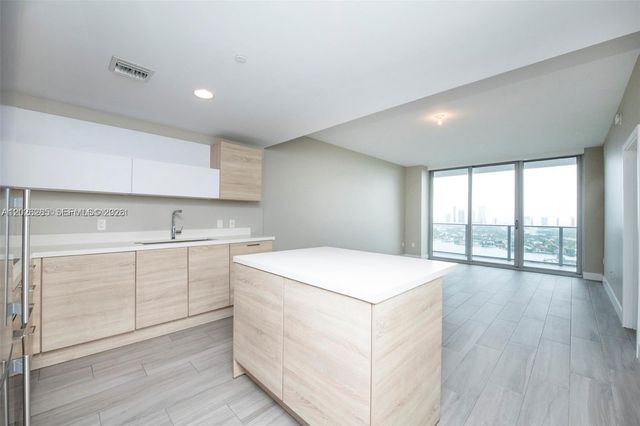 16385 Biscayne Blvd 2616, North Miami Beach, FL 33160