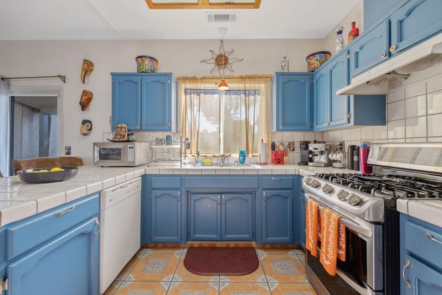 3605 E School Court, Visalia, CA 93292