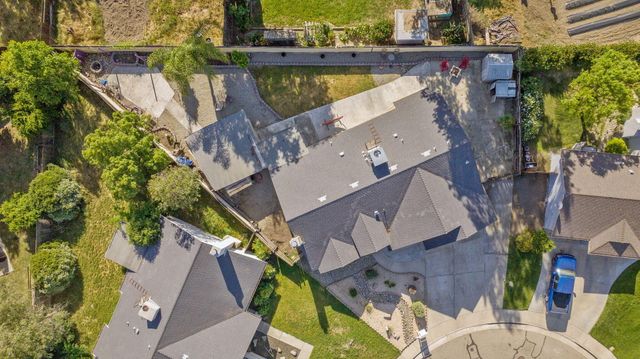 3605 E School Court, Visalia, CA 93292