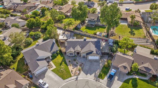 3605 E School Court, Visalia, CA 93292