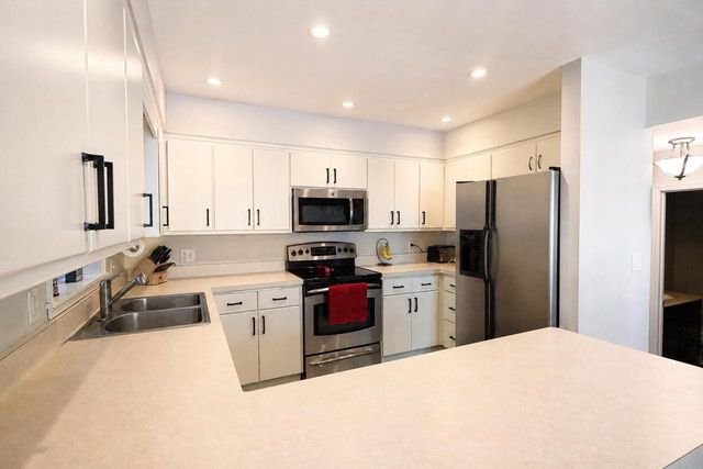 7 Greenwood COURT, Wind Point, WI 53402