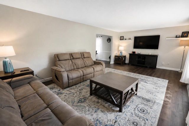 7 Greenwood COURT, Wind Point, WI 53402