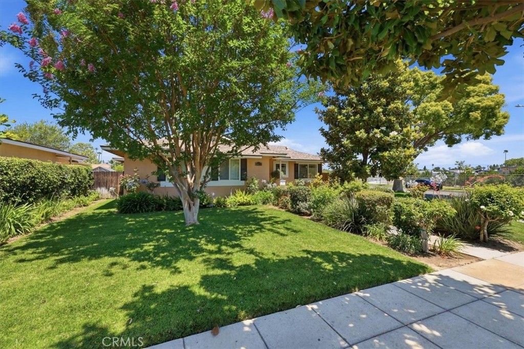 Image 3 of property listing at 8633 Garfield Street, Riverside, CA 92504