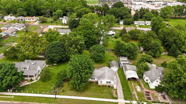 2021 W Olive Street, Springfield, MO 65802