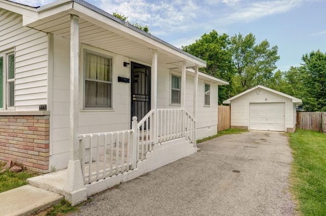 2021 W Olive Street, Springfield, MO 65802