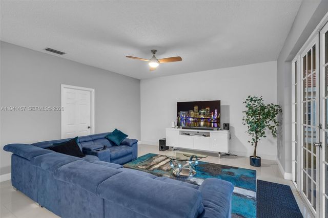 714 Heritage Dr, Weston, FL 33326