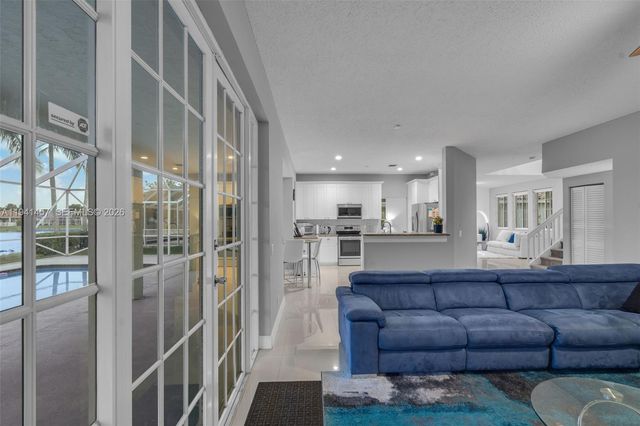 714 Heritage Dr, Weston, FL 33326