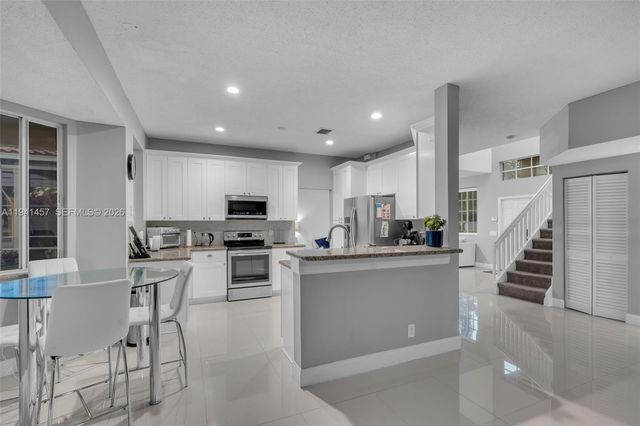 714 Heritage Dr, Weston, FL 33326