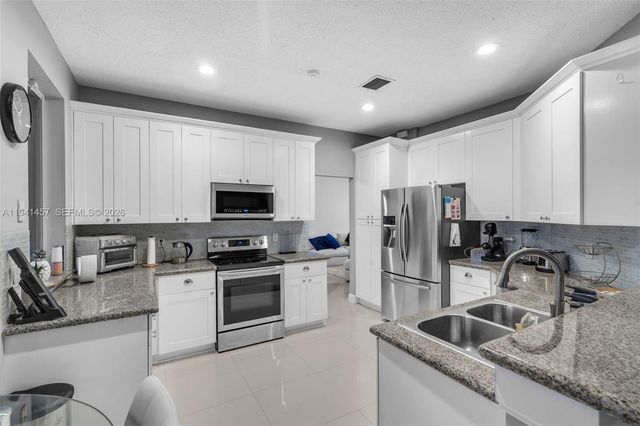 714 Heritage Dr, Weston, FL 33326