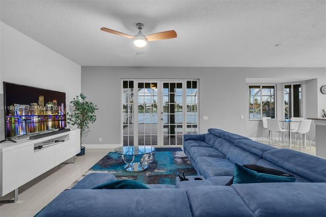 714 Heritage Dr, Weston, FL 33326