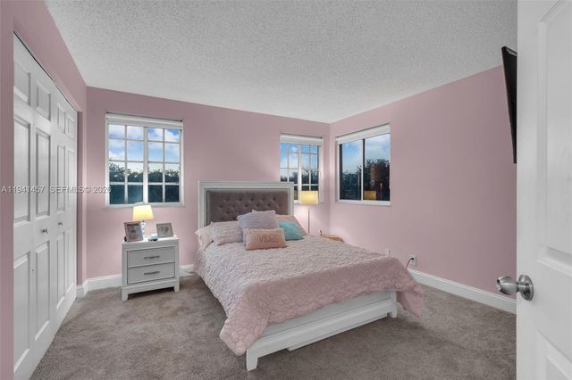 714 Heritage Dr, Weston, FL 33326