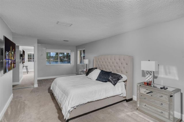 714 Heritage Dr, Weston, FL 33326