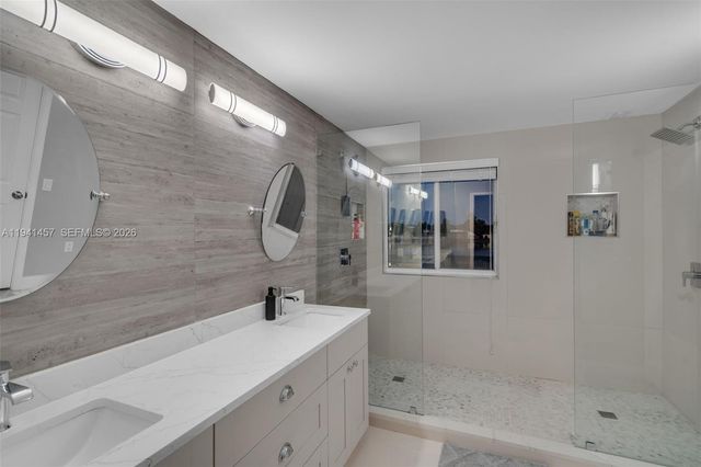 714 Heritage Dr, Weston, FL 33326