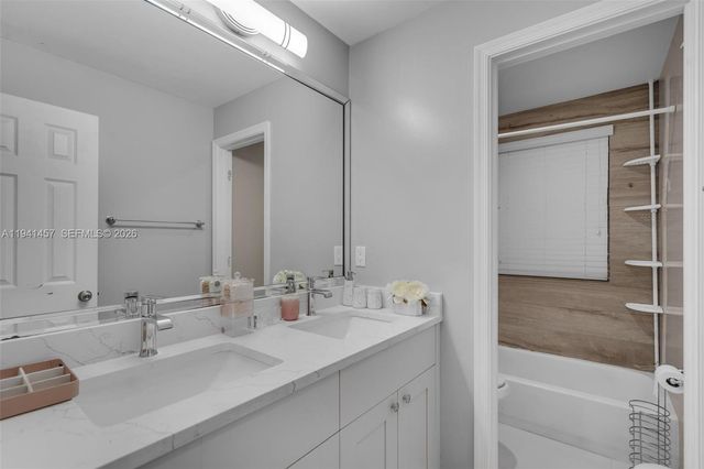 714 Heritage Dr, Weston, FL 33326