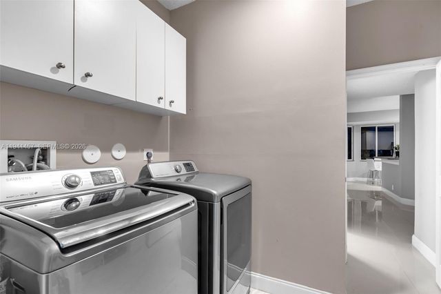 714 Heritage Dr, Weston, FL 33326