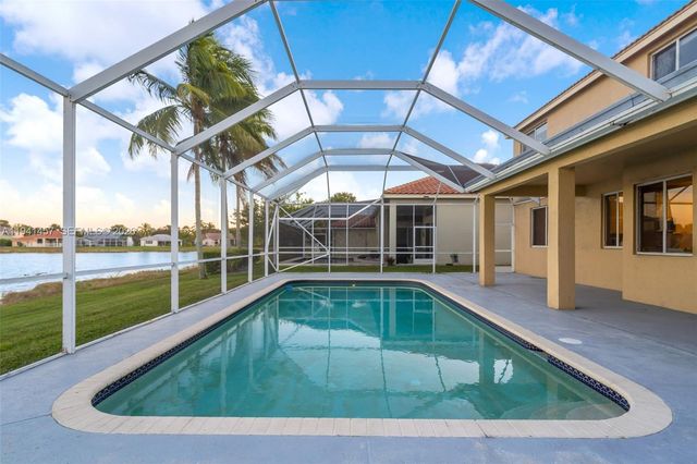 714 Heritage Dr, Weston, FL 33326