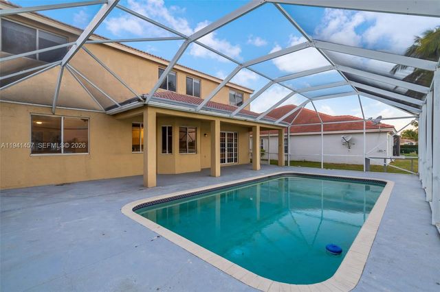 714 Heritage Dr, Weston, FL 33326