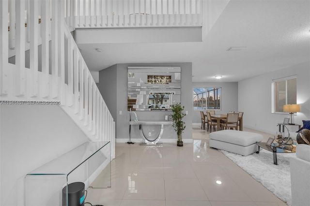 714 Heritage Dr, Weston, FL 33326