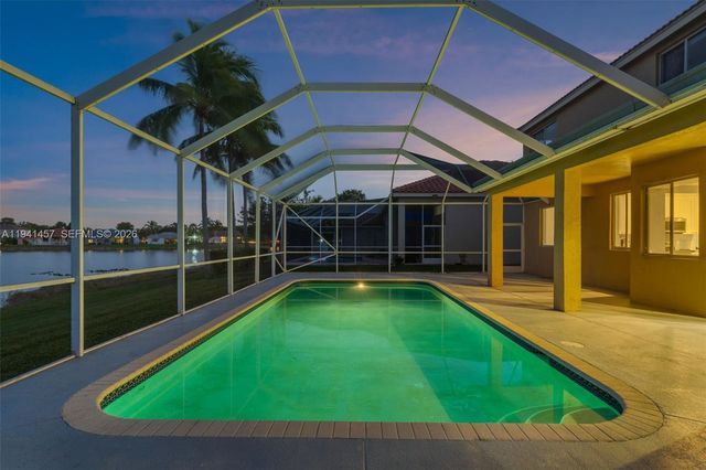 714 Heritage Dr, Weston, FL 33326