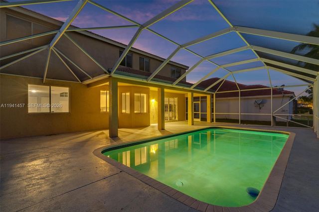 714 Heritage Dr, Weston, FL 33326