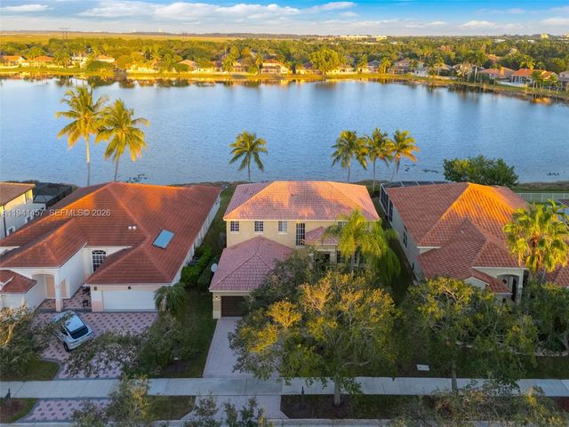 714 Heritage Dr, Weston, FL 33326