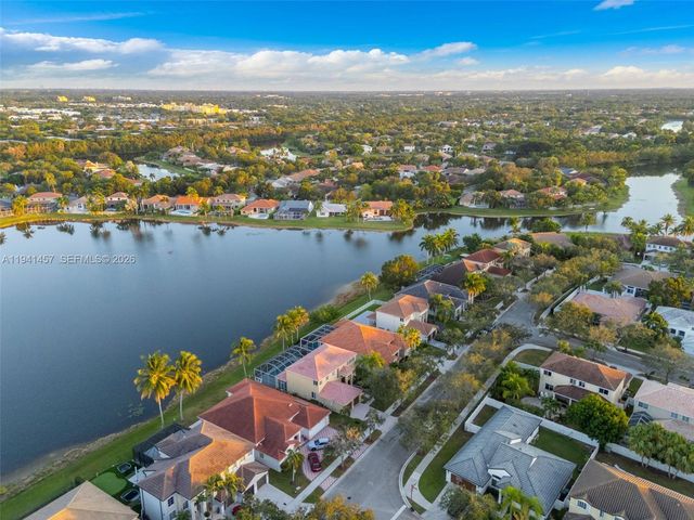 714 Heritage Dr, Weston, FL 33326